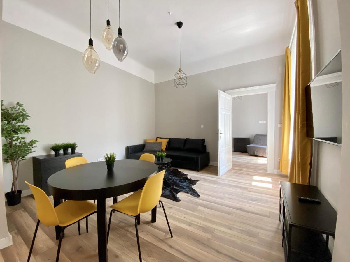 Standard Apartment By Hi5 - 2 Bedroom Suite In The Center بودابست المظهر الخارجي الصورة